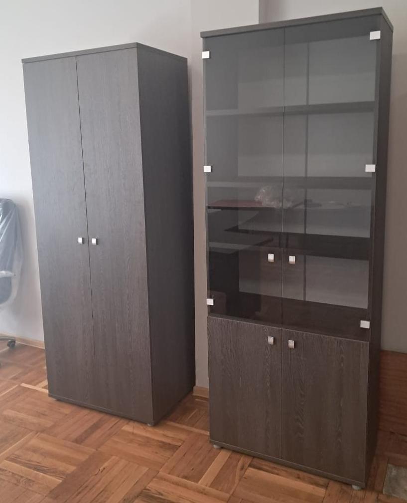Шкаф в офис со стеклом