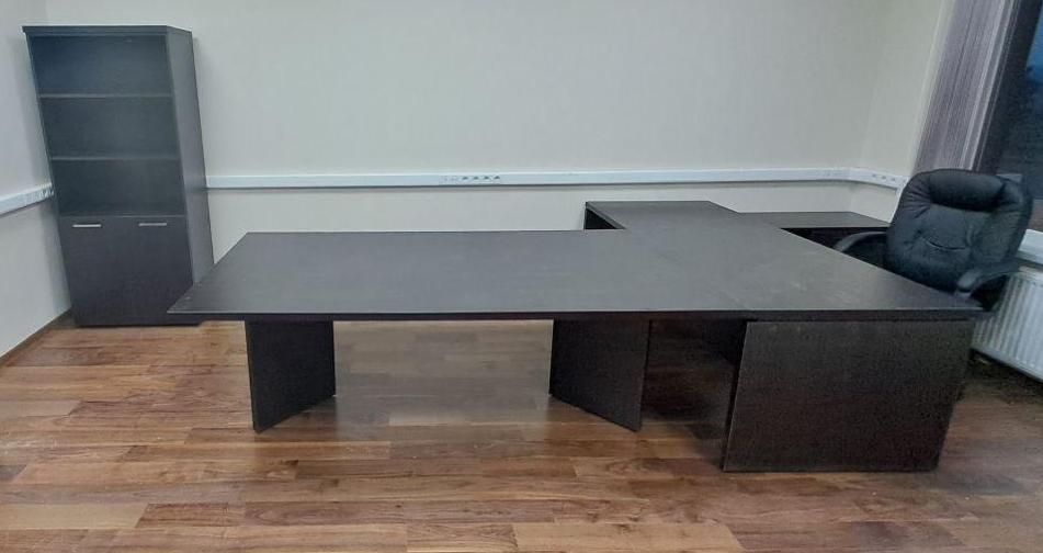 Кабинет руководителя в темном цвете