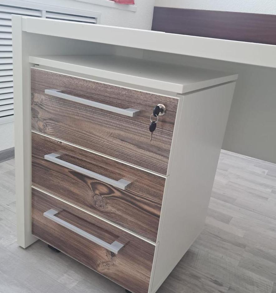 Тумба подкатная с замком