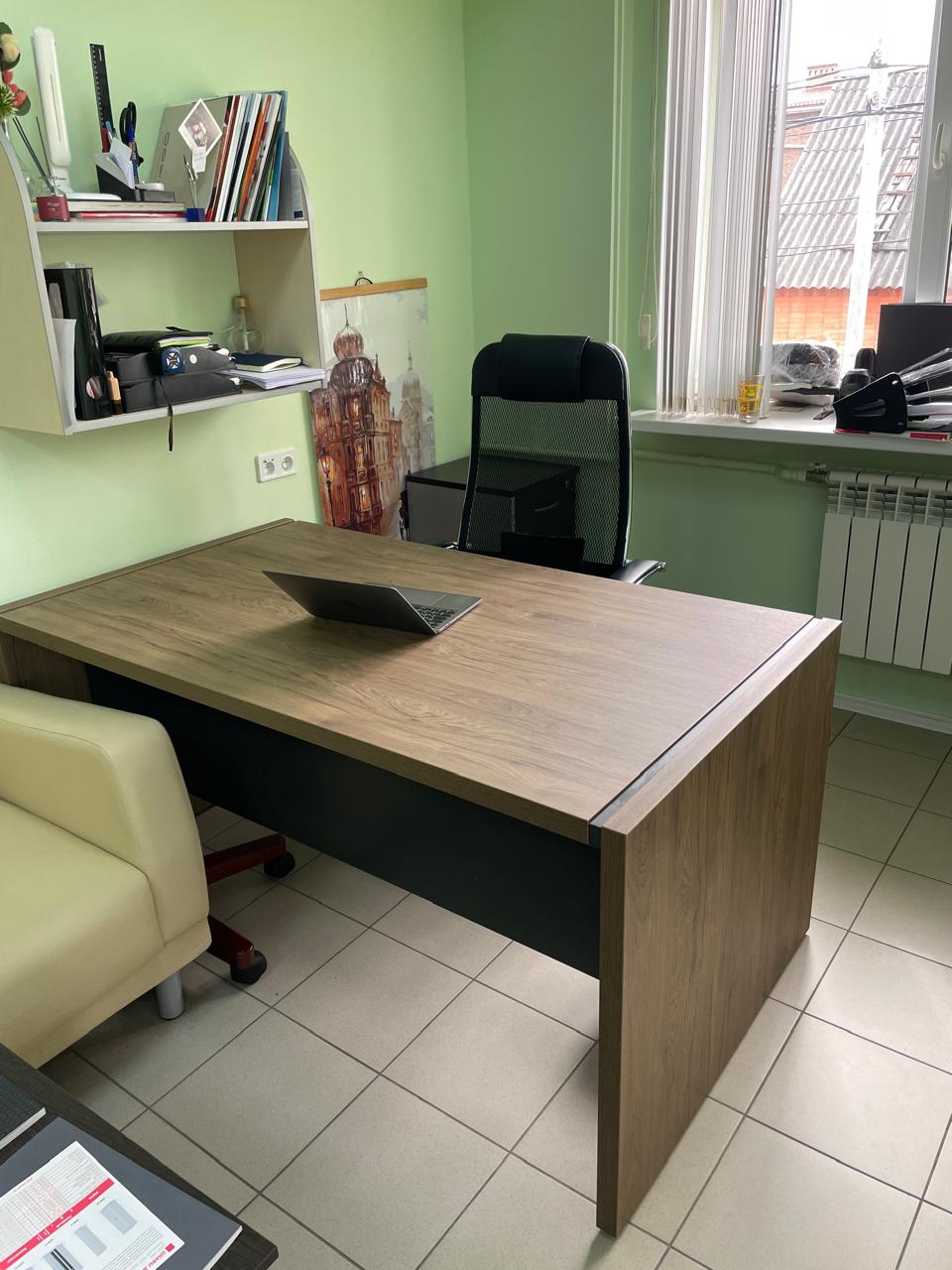 Стол руководителя в цвете дерева