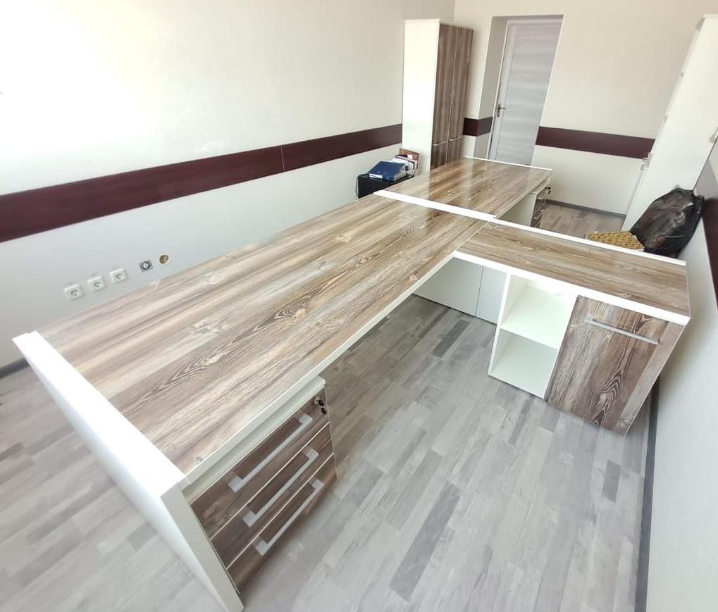 Стол с боковой приставкой